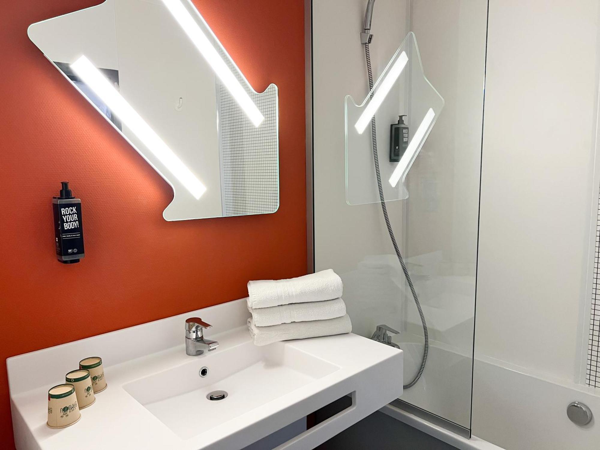 Ibis Budget Saint Christol Les Alès Esterno foto